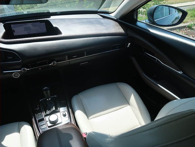 Mazda CX-30 (2020) Skyactiv-X 2.0 - fotka 8 z 20