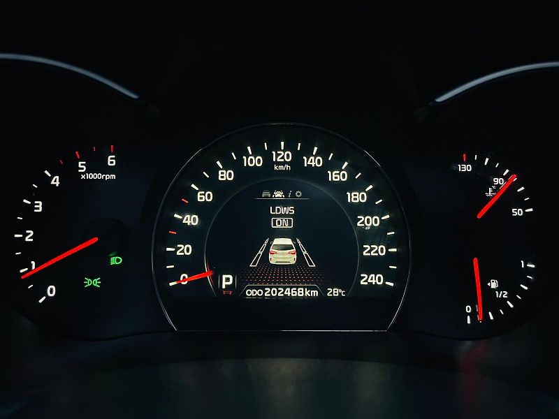 Kia Sorento 2.2D 4x4 AUT PANORAMA VÝHŘEV  - fotka 44 z 51