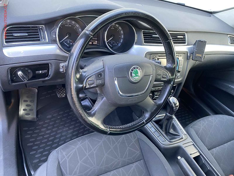 Škoda Superb (2011) 2.0TDi 4x4, Family, +kola - fotka 12 z 18