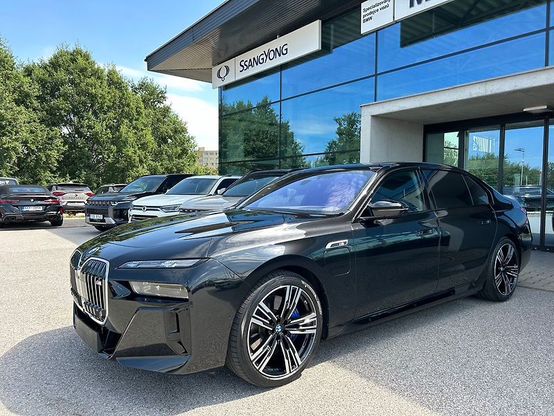 BMW Ostatní M760e xDrive, B&W Diamond TOP - fotka 4 z 35