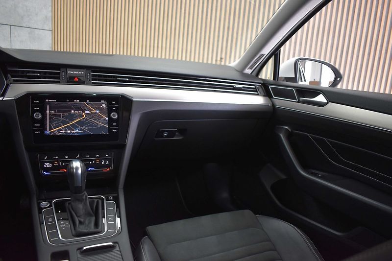 Volkswagen Passat 1.5 TSI ELEGANCE*DSG*DPH*ČR 1M - fotka 9 z 39
