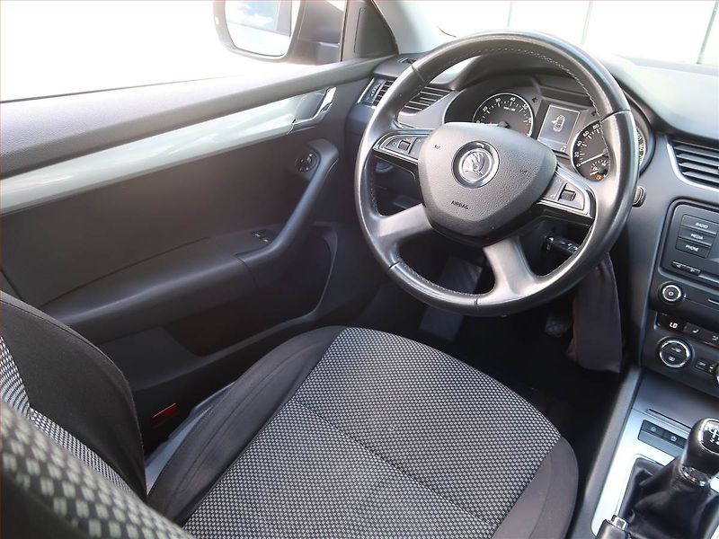 Škoda Octavia (2014) Ambition 1.8 TSI, Tempomat - fotka 7 z 17