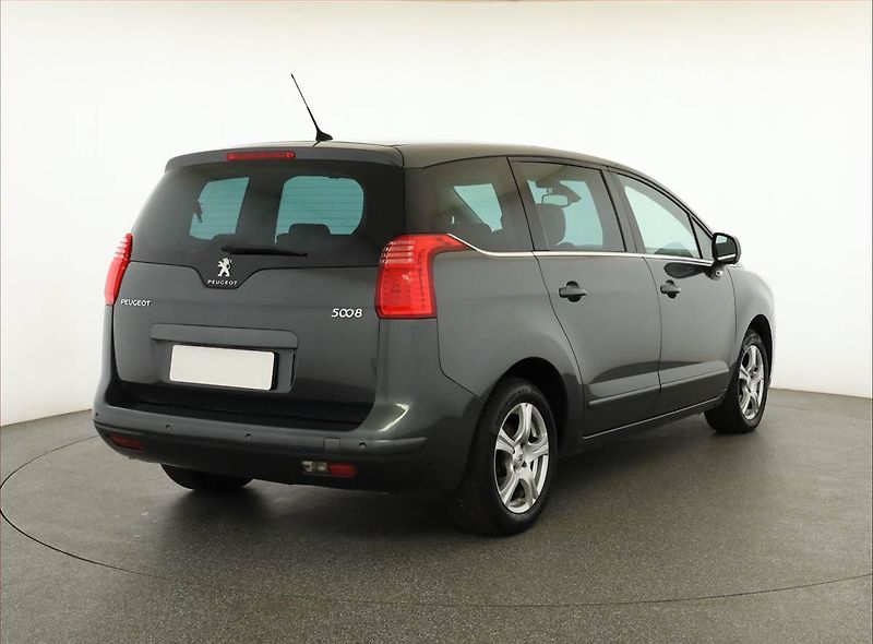 Peugeot 5008 (2009) 2.0 HDI, 7 míst, Navi, Xenony - fotka 5 z 20