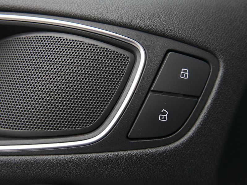 Audi A1 1,4 TFSI S-Line Navi Automat - fotka 18 z 34