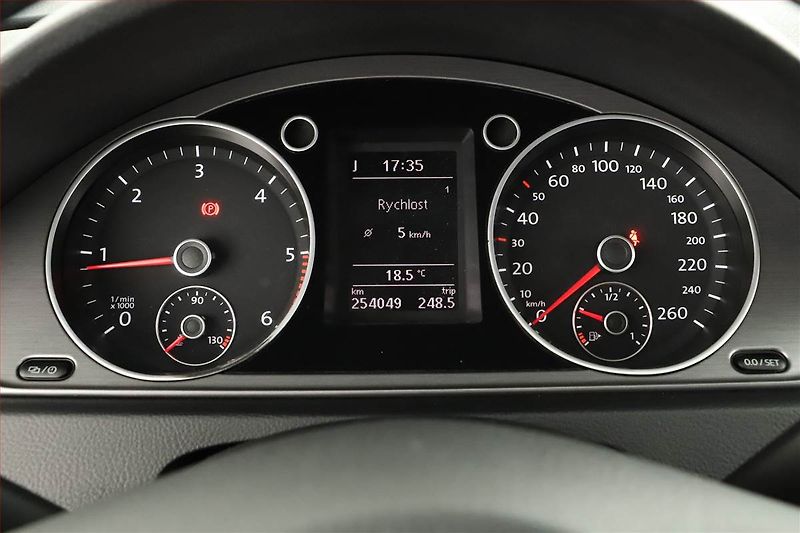 Volkswagen Passat (2014) 2.0 TDI, Navi, Tempomat - fotka 9 z 18
