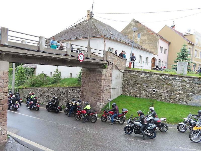 Motorkářské požehnání v Chýnově na Táborsku se konalo už posedmé v sobotu 18. května odpoledne.