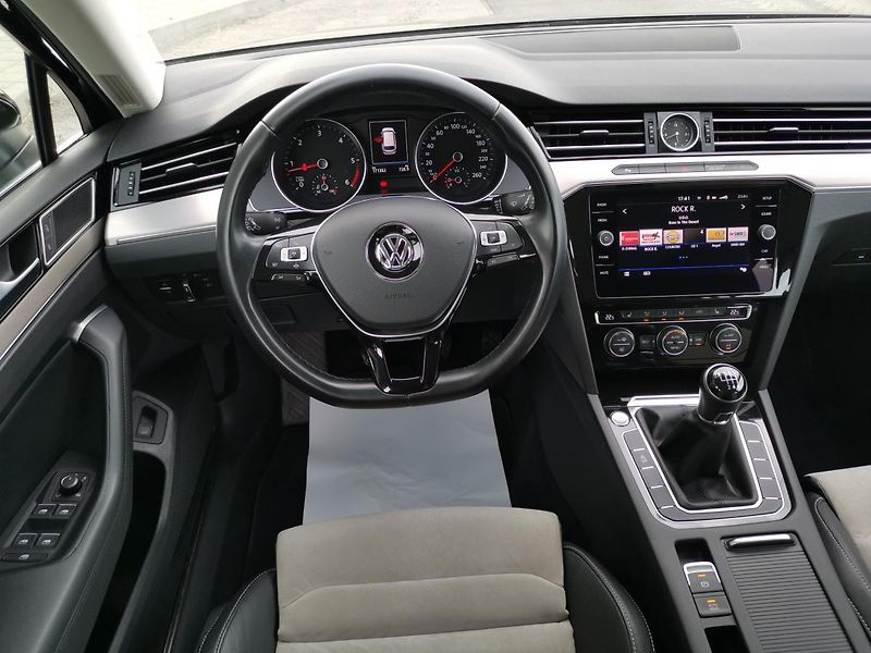Volkswagen Passat HIGHLINE*110KW*LED*ALCANTARA* - fotka 45 z 85
