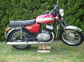 Jawa 350/634 se proslavila díky sériím komedií a nikdo jí neřekne jinak, než Konopnice.