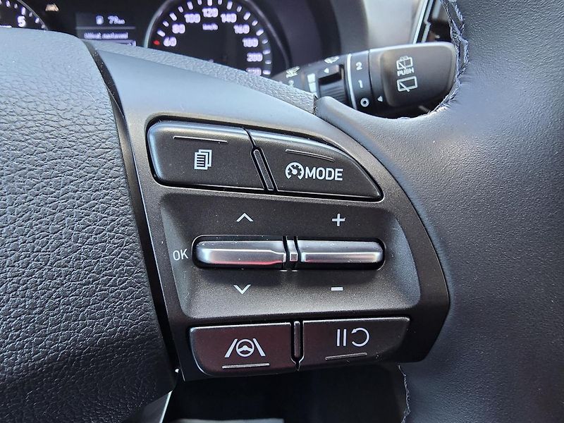 Hyundai i30 COMFORT / LED KAMERA NAVI - fotka 24 z 37