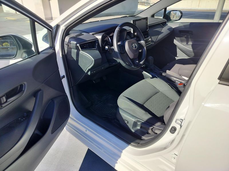 Toyota Corolla Touring 1.8 Hybrid Business - fotka 9 z 26