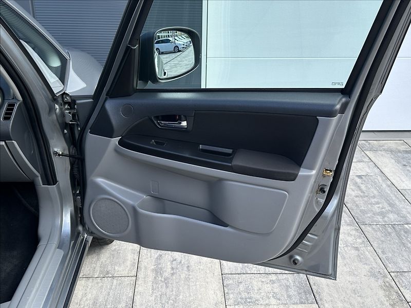 Suzuki SX4 2,0 DDiS 135PS  Style 4x4 - fotka 18 z 51