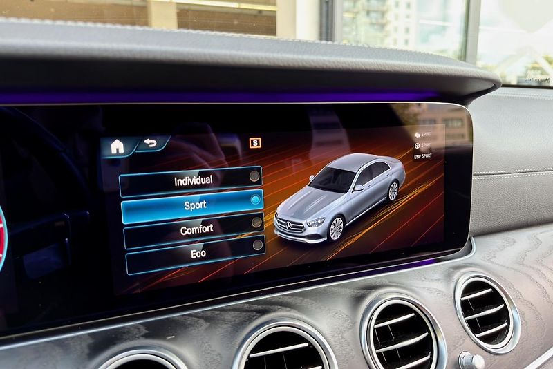 Mercedes-Benz Třídy E (2020) E 220d 4Matic AMG Line - fotka 95 z 112