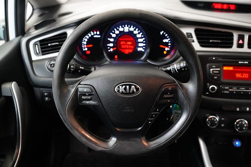 Kia Ceed - fotka 17 z 26
