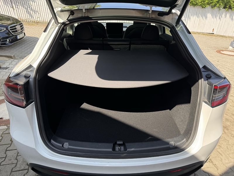 Tesla Model Y LONG RANGE 378KW-4x4-PANO-75KW - fotka 33 z 36