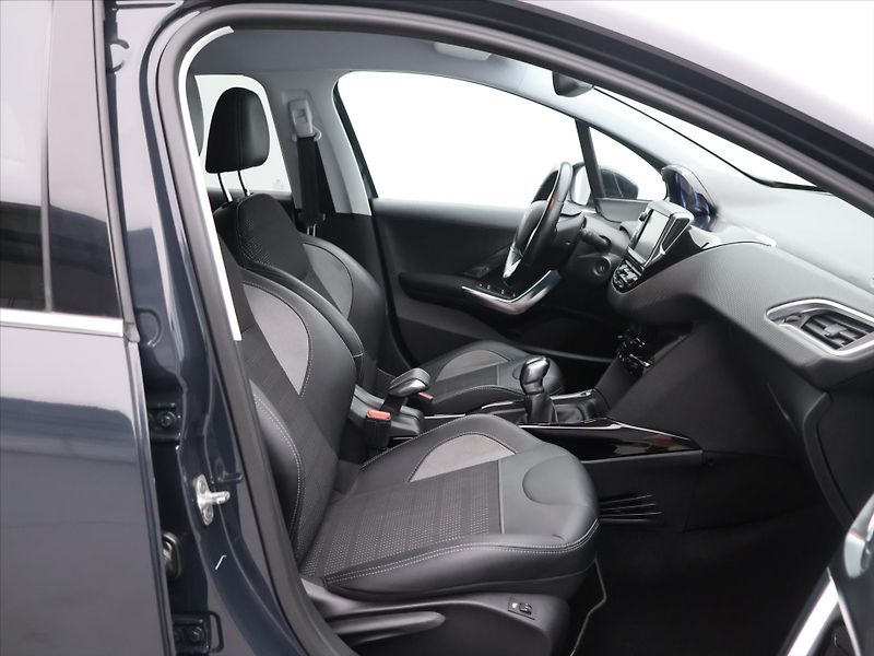 Peugeot 2008 1,2 Puretech 81kW Allure - fotka 11 z 25