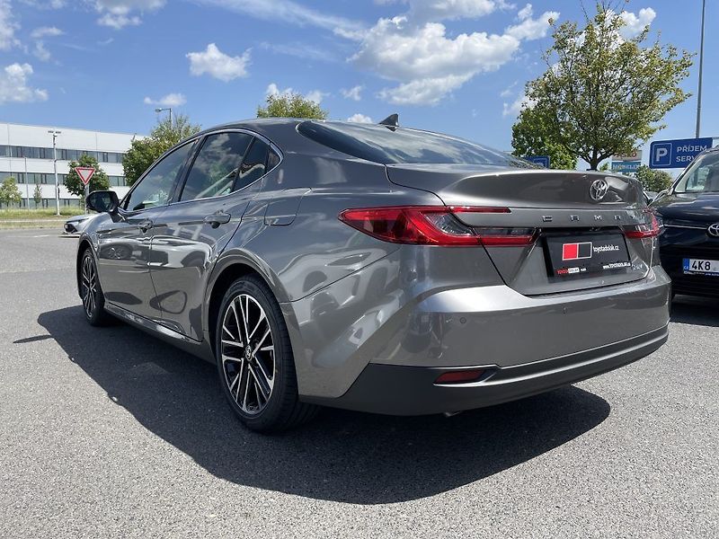 Toyota Camry 2.5 Hybrid Executive - fotka 7 z 29