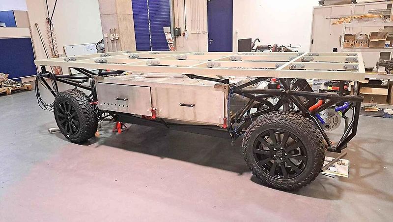 Team ANTeTUL v prostorách Ústavu pro nanomateriály, pokročilé technolgie a inovace TUL.
