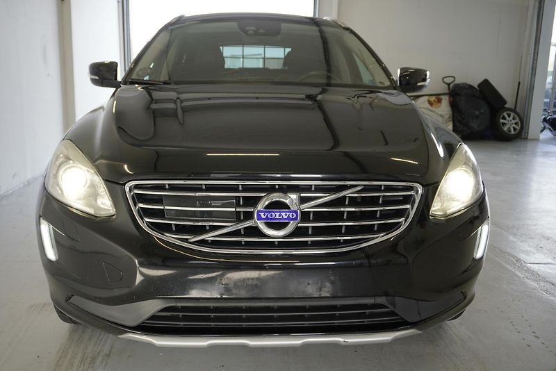 Volvo XC60 (2015) XC60  2,0 D4 AUTOMAT - fotka 2 z 30