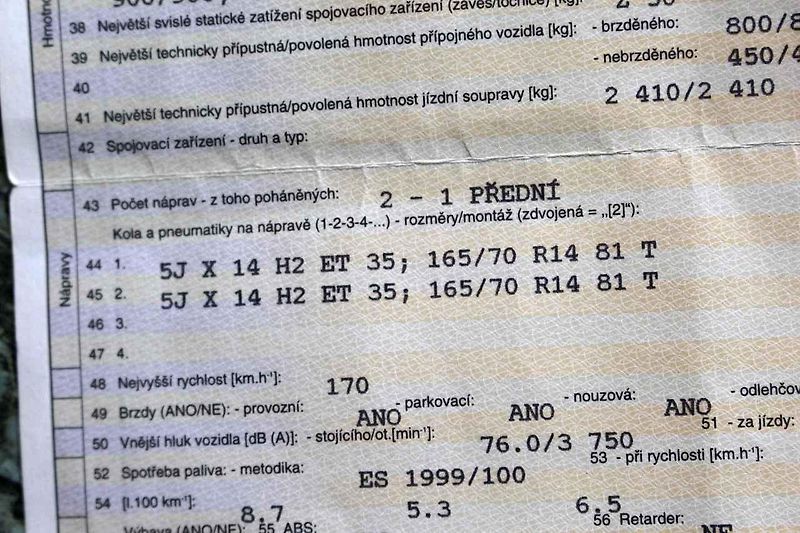 Zimní gumy pomáhají nejen na sněhu