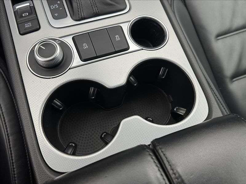 Volkswagen Touareg 3,0 ACC 360° TZ PEČLIVÝ SERVIS - fotka 31 z 49