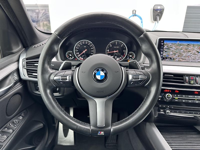 BMW X5 xDrive30d M-Sport - fotka 10 z 23