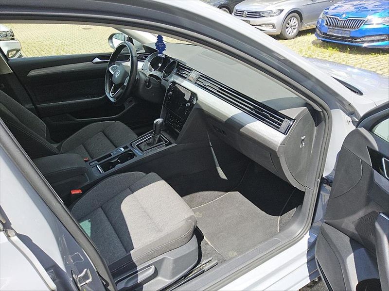 Volkswagen Passat 2,0 TDI PANORAMA WEBASTO TAŽNÉ - fotka 6 z 11
