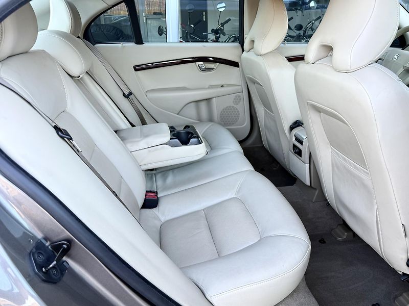 Volvo S80 2,5 Turbo REZERVACE - fotka 16 z 26