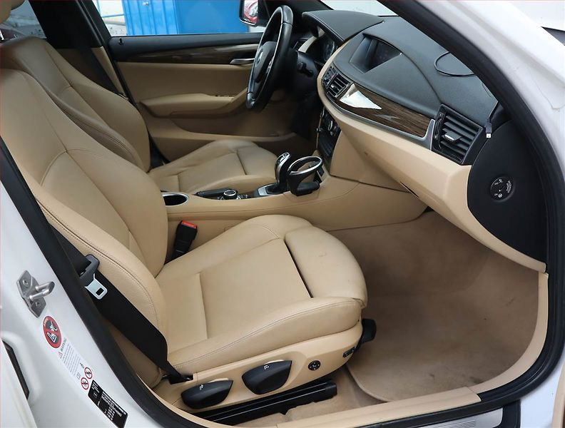 BMW X1 (2014) M Sport sDrive20d, 4X4 - fotka 9 z 19