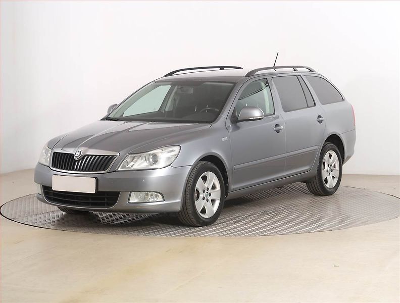 Škoda Octavia (2012) 1.6 TDI, Serv.kniha, Navi - fotka 2 z 18