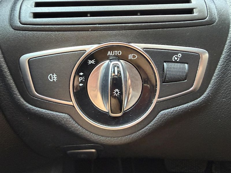 Mercedes-Benz Třídy C 180 CGI AUTOMAT LED NAVIGACE - fotka 16 z 38