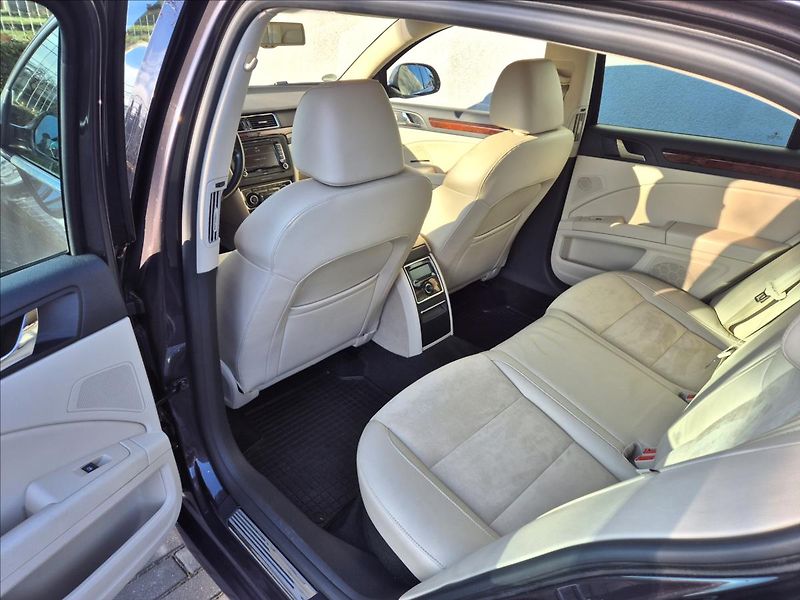 Škoda Superb 3,6 FSi V6 DSG 4x4 106Tis.Km!! - fotka 12 z 30
