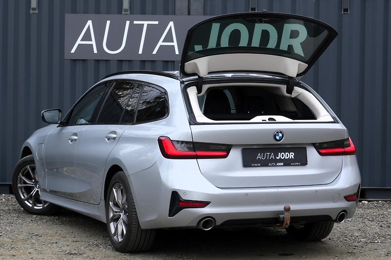 BMW Řada 3 330e xDrive, ACC, Tažné - fotka 7 z 39
