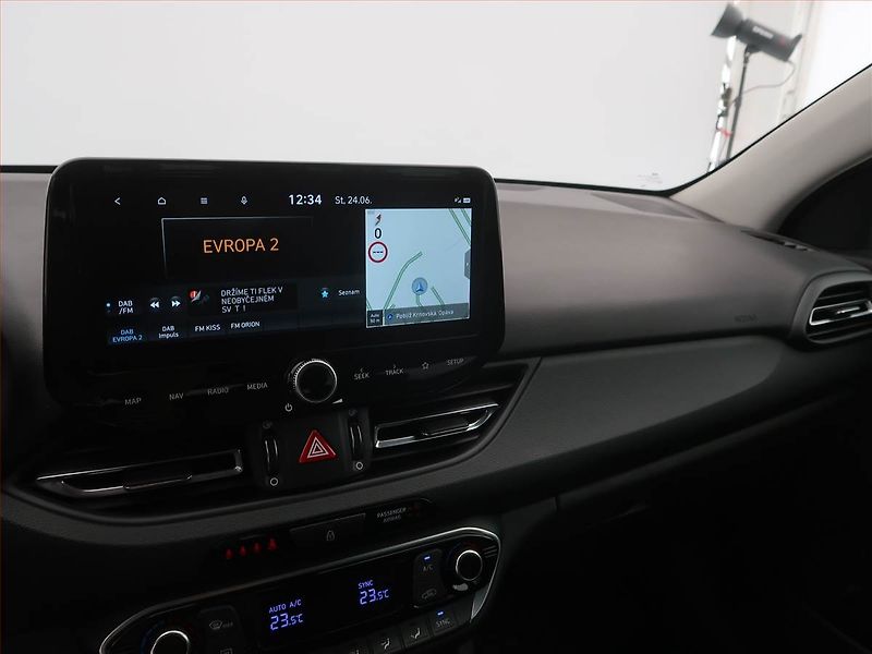 Hyundai i30 (2023) Smart 1.5 DPI, Serv.kniha - fotka 12 z 17