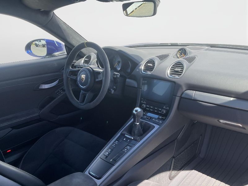 Porsche Cayman (2020) GT4 - fotka 18 z 25
