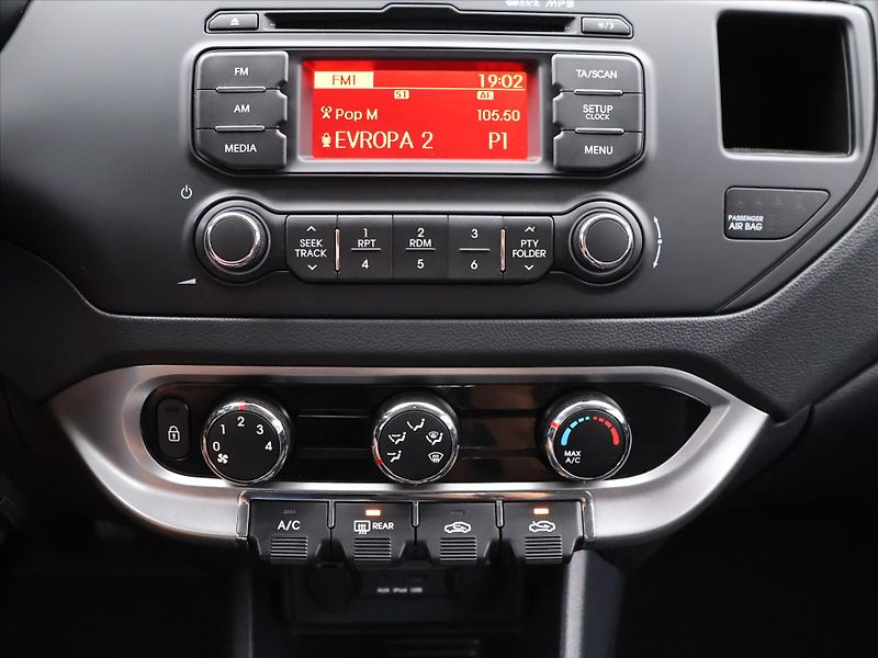 Kia Rio 1.3 1.25CVVT 62kW Comfort Pro - fotka 24 z 34