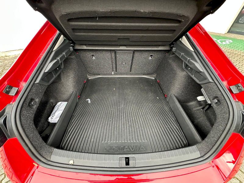 Škoda Octavia (2024) 1.5 TSI 110kW MHEV Top Selecti - fotka 21 z 23