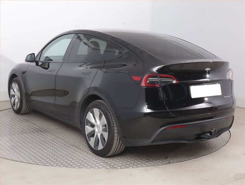 Tesla Model Y (2022) Long Range AWD 79kWh, SoH 91% - fotka 4 z 23