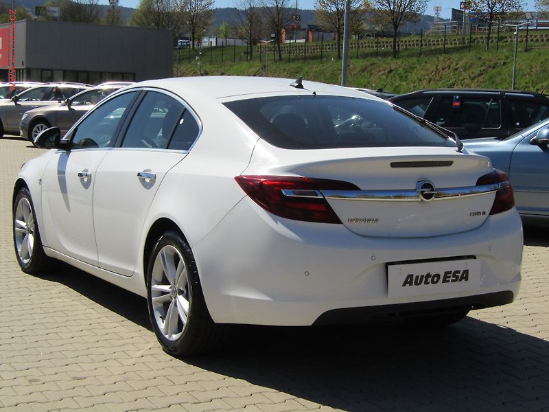 Opel Insignia (2015) 2.0CDTI 4x4, Bixenon, kůže - fotka 6 z 18