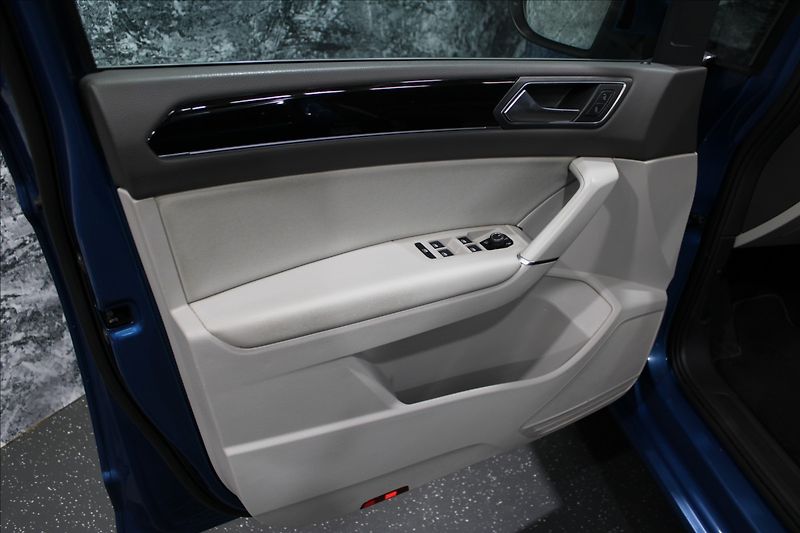 Volkswagen Touran 1,4 TSI DSG Highline blue pear - fotka 8 z 30