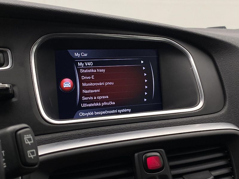 Volvo V40 T2 MOMENTUM AUT  - fotka 36 z 39