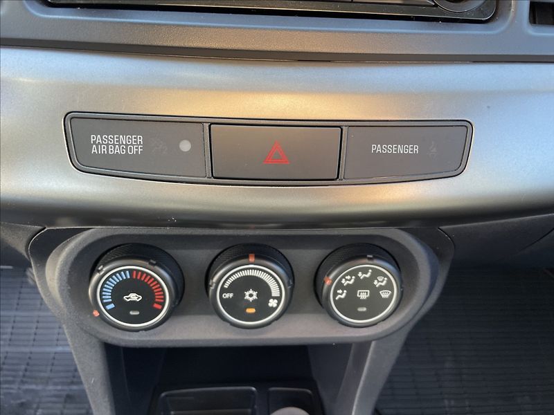 Mitsubishi Lancer 1,6 i 86kw Invite Klima Tažné - fotka 19 z 33