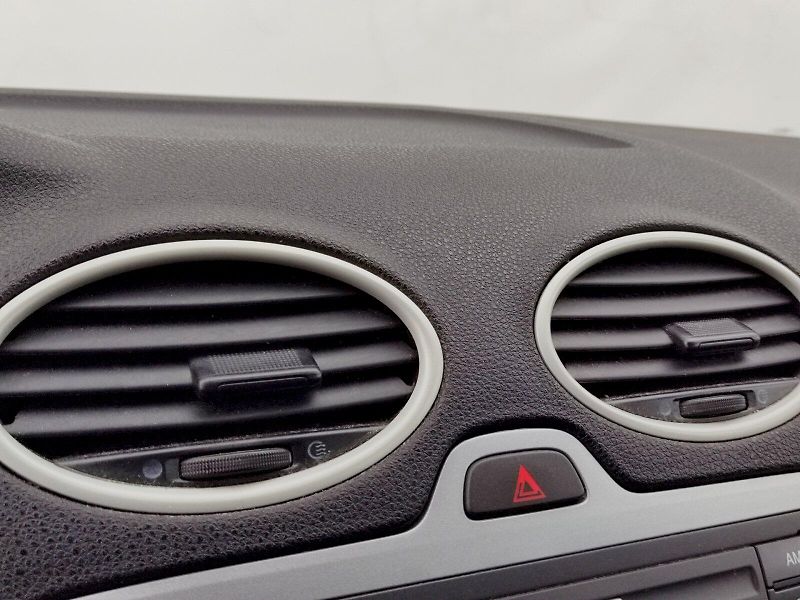 Ford Focus (2006) 1,6 i 74 Kw Automat - fotka 11 z 31