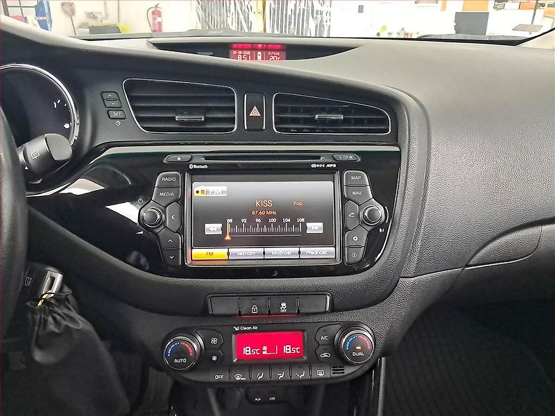 Kia Ceed (2014) 1.6 CRDi, Navi, Tempomat - fotka 12 z 17