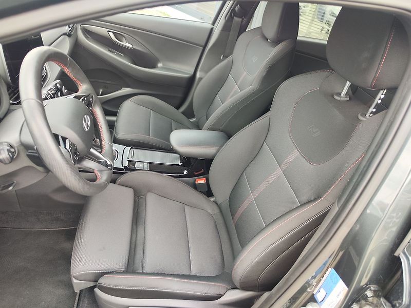 Hyundai i30 1.5 T-GDI/103kW N-Line DCT - fotka 16 z 36