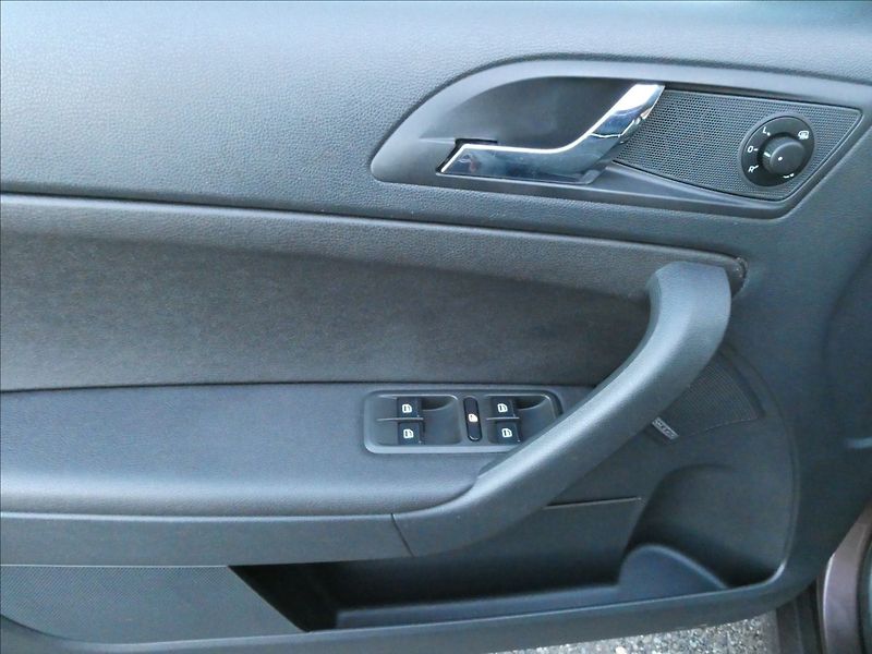 Škoda Yeti 1,2 TSi 81kW DSG Drive, xenony - fotka 34 z 41