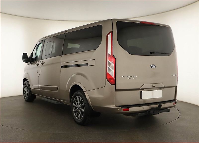 Ford Tourneo Custom (2022) Titanium 2.0 EcoBlue, ČR, DPH - fotka 4 z 20