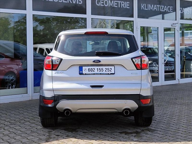 Ford Kuga 1,5 i EB 88kW AC VÝHŘEV NOVSTK - fotka 4 z 36