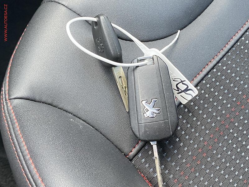 Peugeot 208 (2016) 1.2PT, GT Line, navi - fotka 16 z 17