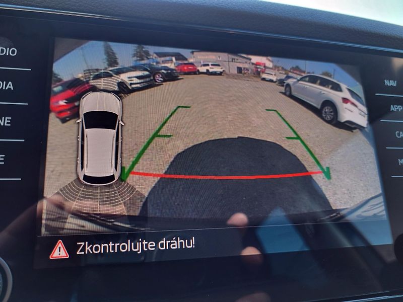 Škoda Karoq 2.0 TDi 110kW DSG 4x4 STYLE+ - fotka 16 z 49