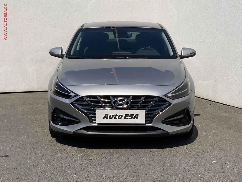 Hyundai i30 (2023) 1.0 T-GDi, ČR, Smart, AT - fotka 2 z 19